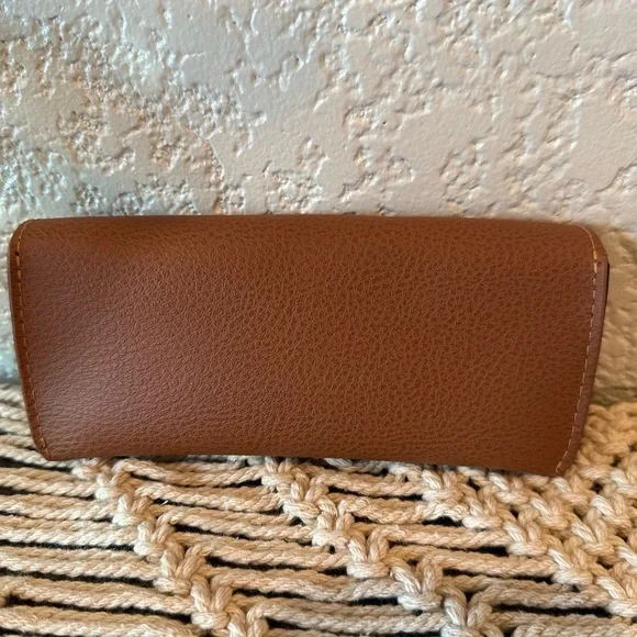 Ray Ban Polarized Classic Gold Framed Aviator Sunglasses - Picture 12 of 14